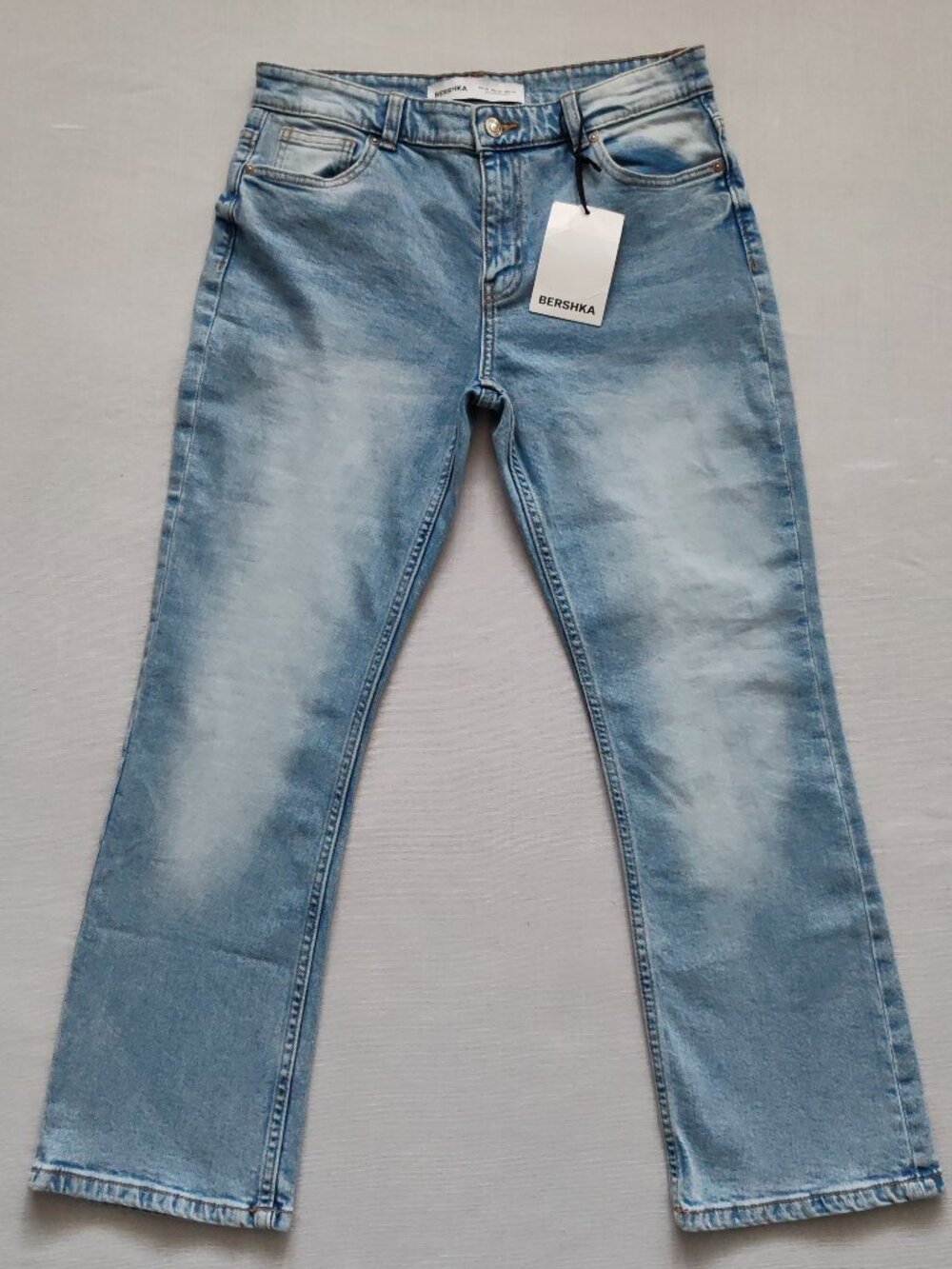Bershka Women's Light Wash Straight Leg Jeans - Size US 6 / EUR 38 - NWT